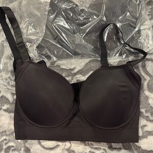 2 Black bras 38F(3D).